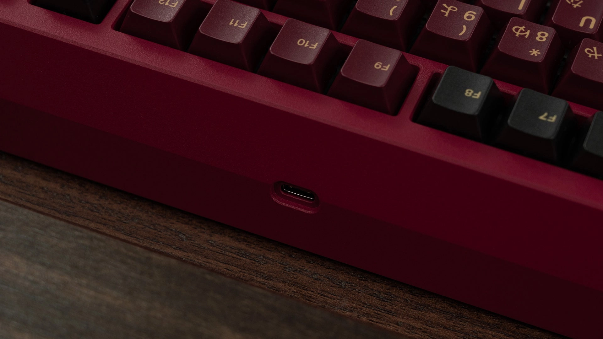 Rugged Build Design Universal Comfort Fit Dynamic Style Zoom98 EE Scarlet Red