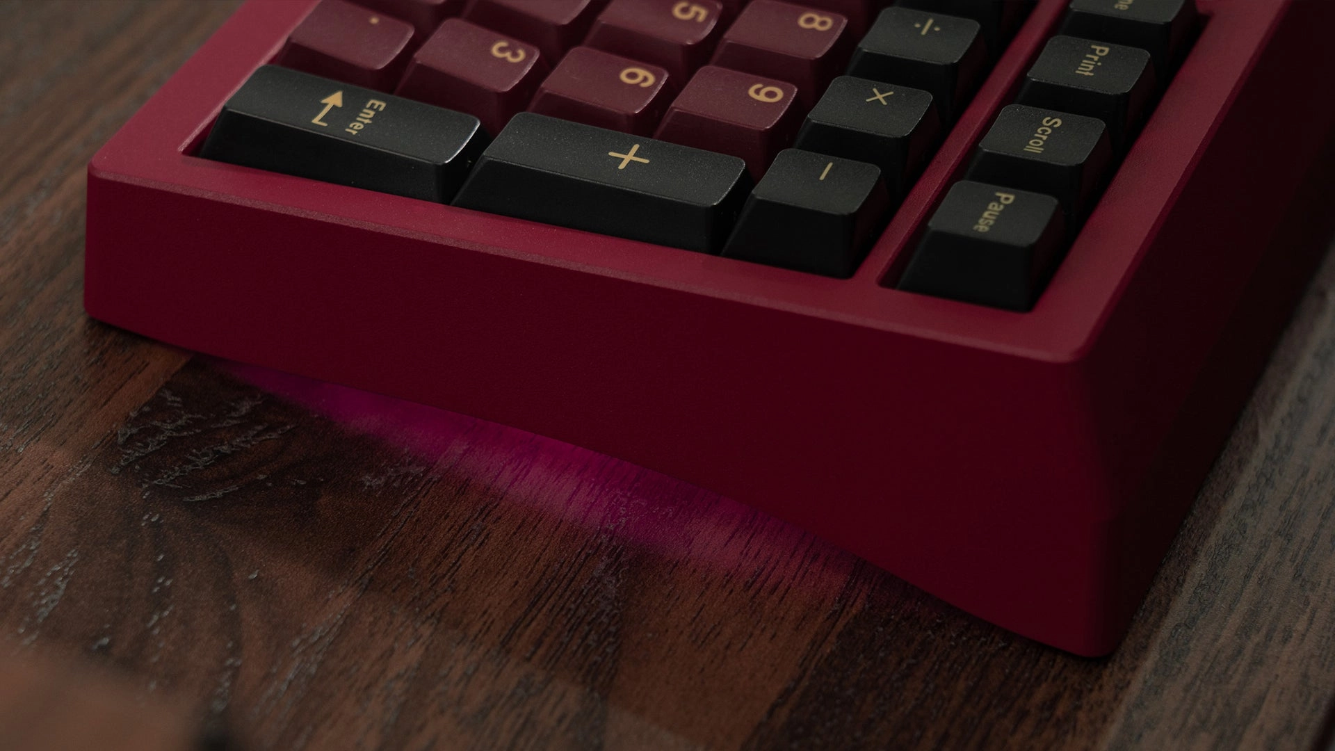 Dynamic Style Zoom98 EE Scarlet Red Minimal Classic Design