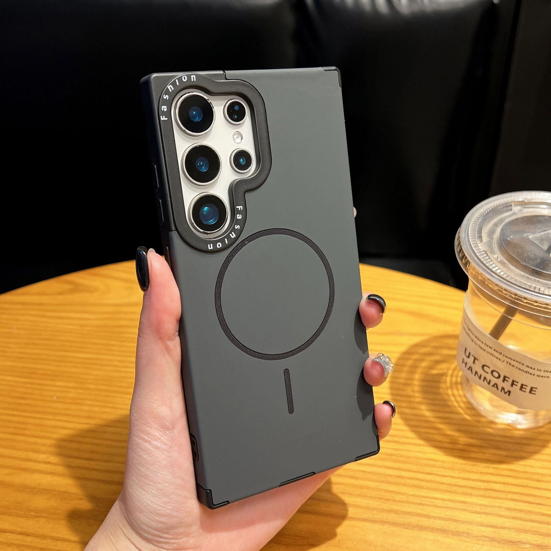 Quantum Ultra Grip Magnetic Case Fashion Design Grip Assist